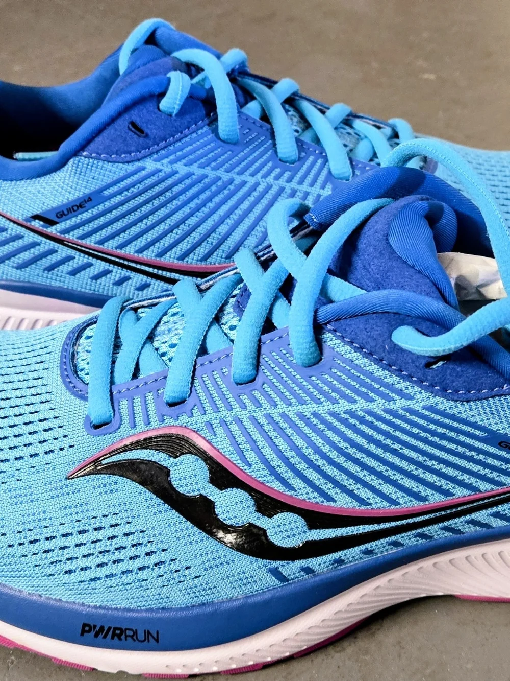 Saucony Women's Light Blue Athletic Running Shoes with Pink Accents. NEW Glide14